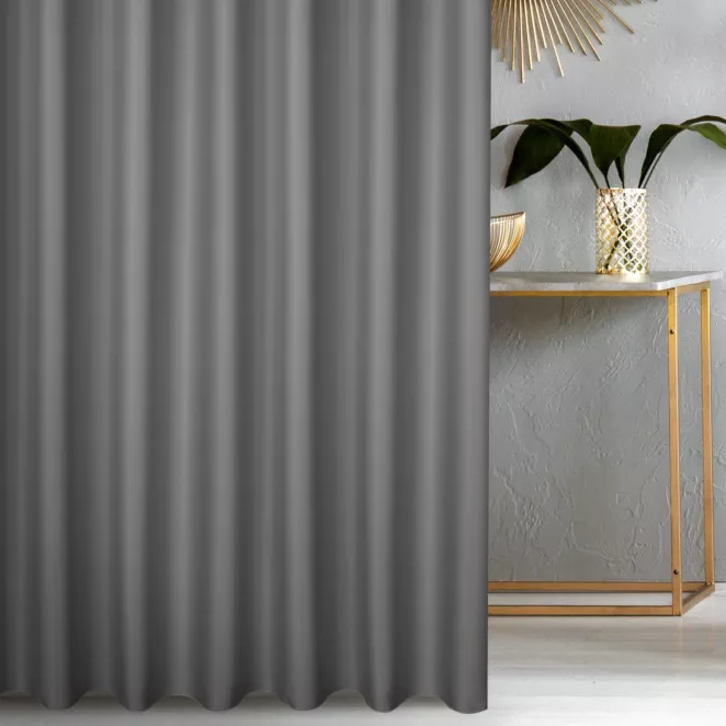 Zasłona szyta na taśmie fala popielata z gładkiej tkaniny zaciemniającej typu dimout wykończona obciążnikiem