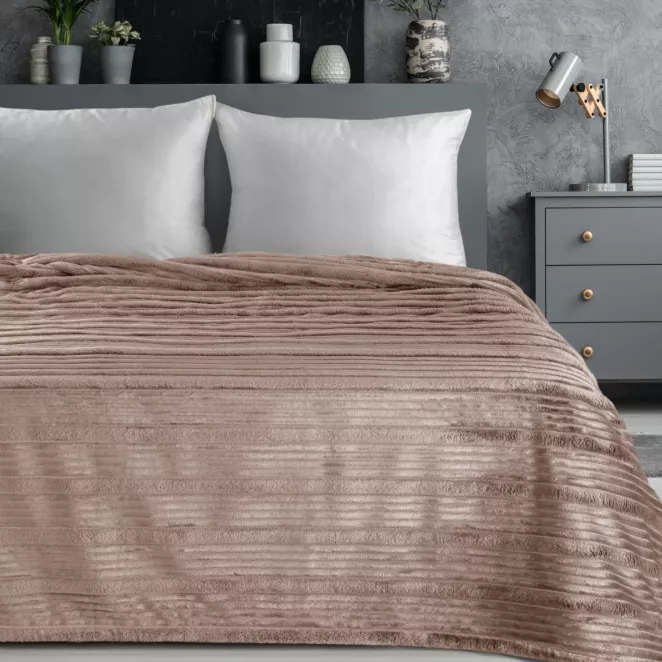 Koc 200x220 cm pudrowy, typu flano z wzorem 3D NINA Eurofirany