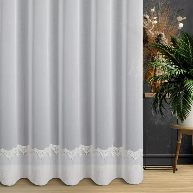 Firana szyta na taśmie fala naturalna z matowej tkaniny typu ADEN z ozdobnym podwinięciem i błyszczącą gipiurką