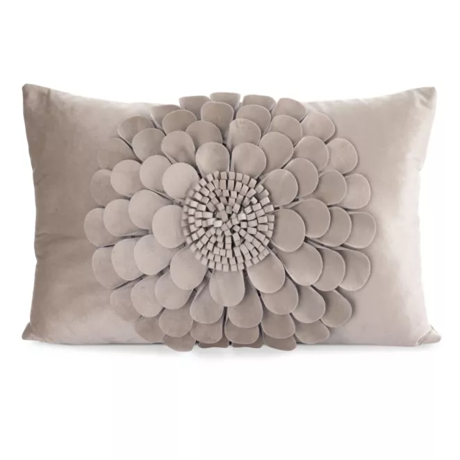 Poszewka na poduszkę 30 x 50 cm z welwetu kolor beżowy zdobiona kwiatem 3D FLORES 2 Eurofirany