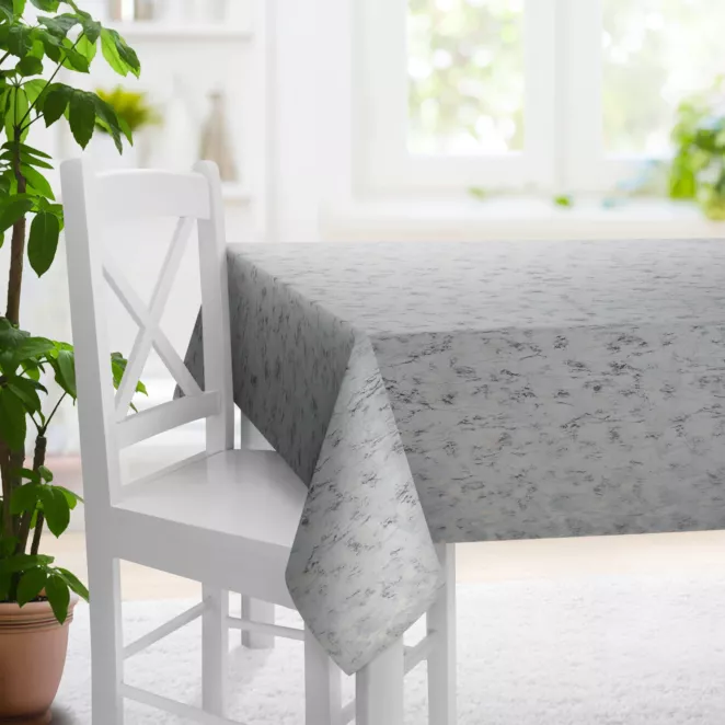 Obrus szyty srebrno złocisty z tkaniny welwetowej ze złotym marmurkowym nadrukiem