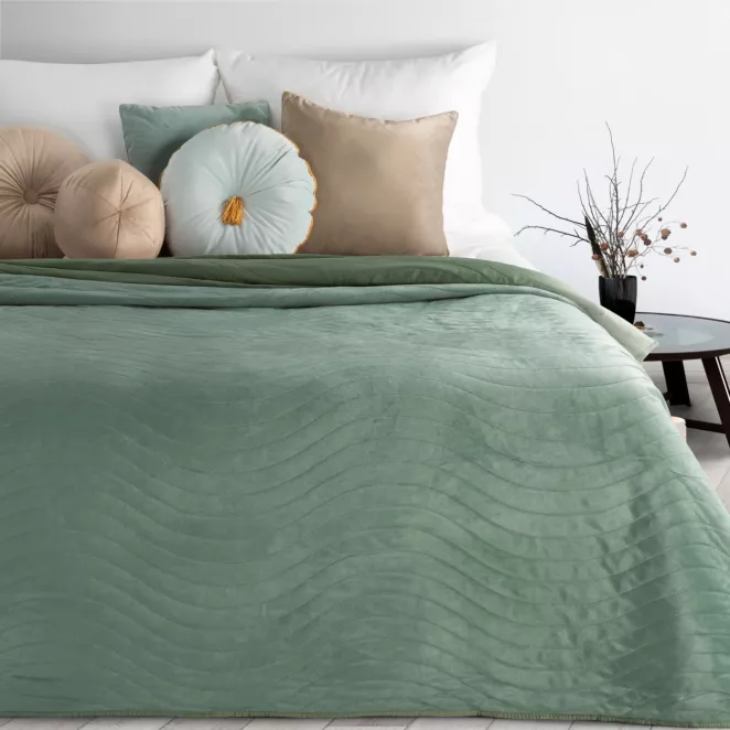 Narzuta welurowa zielona 170x210 cm pikowana metodą hot press wzór falisty LUIZ 10 Design 91 Eurofirany