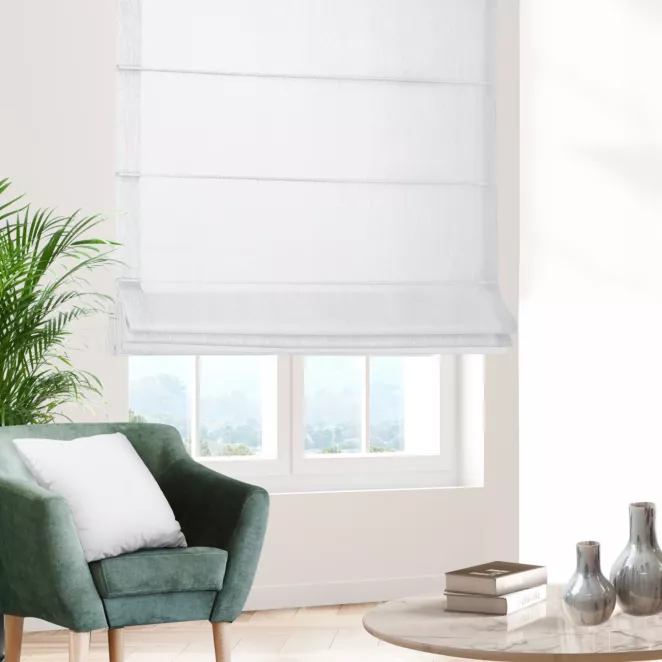 Roleta rzymska NADINE biała z miękkiej tkaniny o welurowej strukturze i wyraźnym splocie