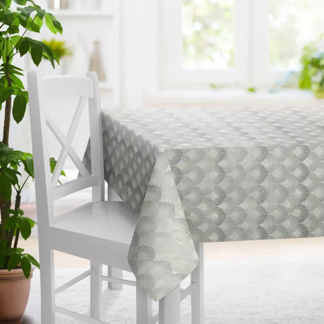Obrus szyty MIKKA srebrny z ekskluzywnej tkaniny z modnym wzorem wachlarzowym
