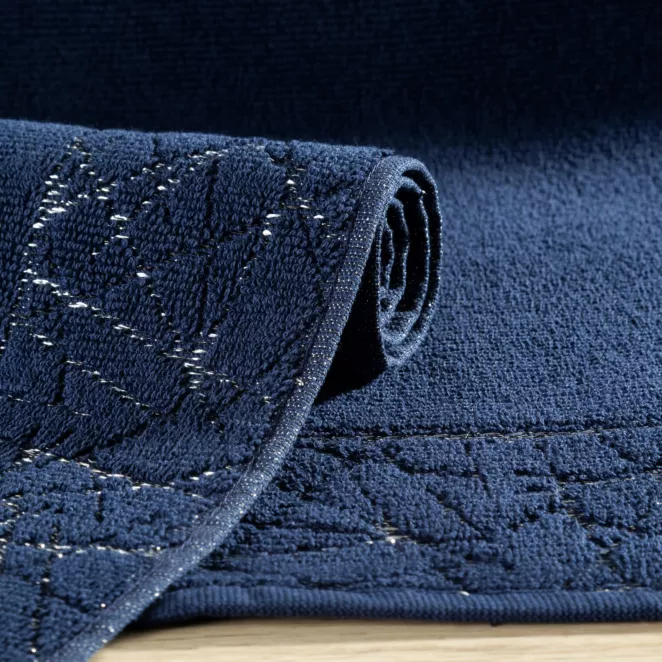 Dywanik łazienkowy NIKA z bawełny z geometrycznym błyszczącym wzorem Eurofirany