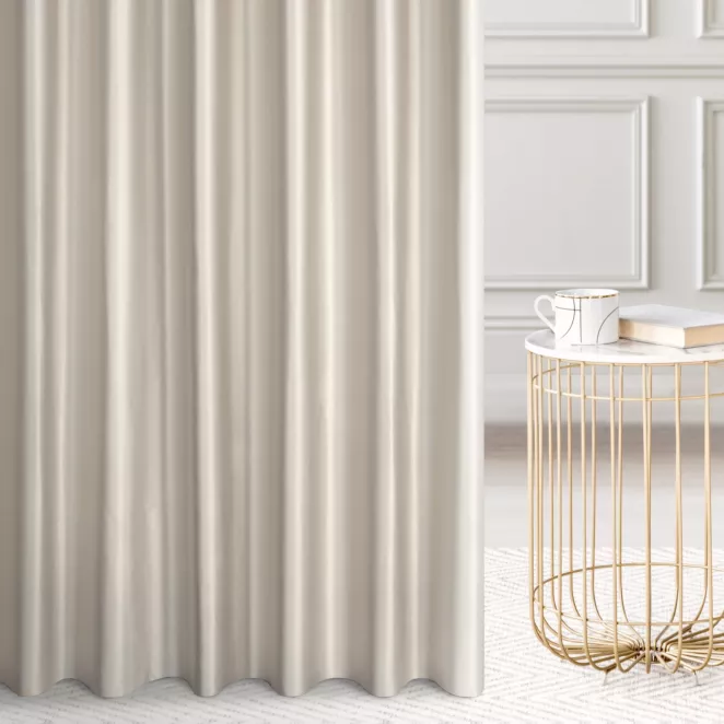 Zasłona szyta na flexach kremowa z tkaniny o satynowym połysku zaciemniającej w 100%