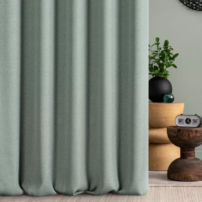 Zasłona szyta na taśmie fala miętowa z tkaniny z jodełkowym wzorem geometrycznym