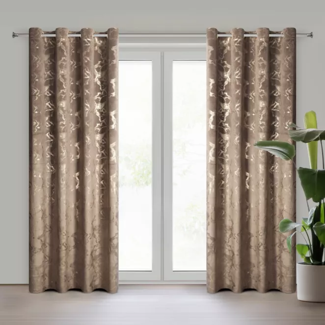 Zasłona brązowo, szampańska welwetowa zdobiona błyszczącym nadrukiem 140x250 cm przelotka - RAJA Eurofirany