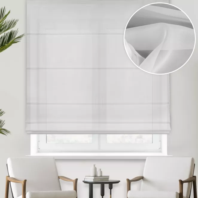 Roleta rzymska biała z matowego jedwabiście miękkiego woalu, wykończona obciążnikiem