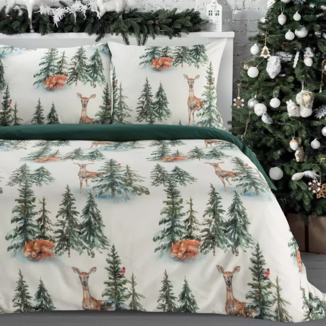 Pościel świąteczna 160x200 cm bawełna ranforce kolor biały, zielony z nadrukiem zimowego lasu DEER Eurofirany