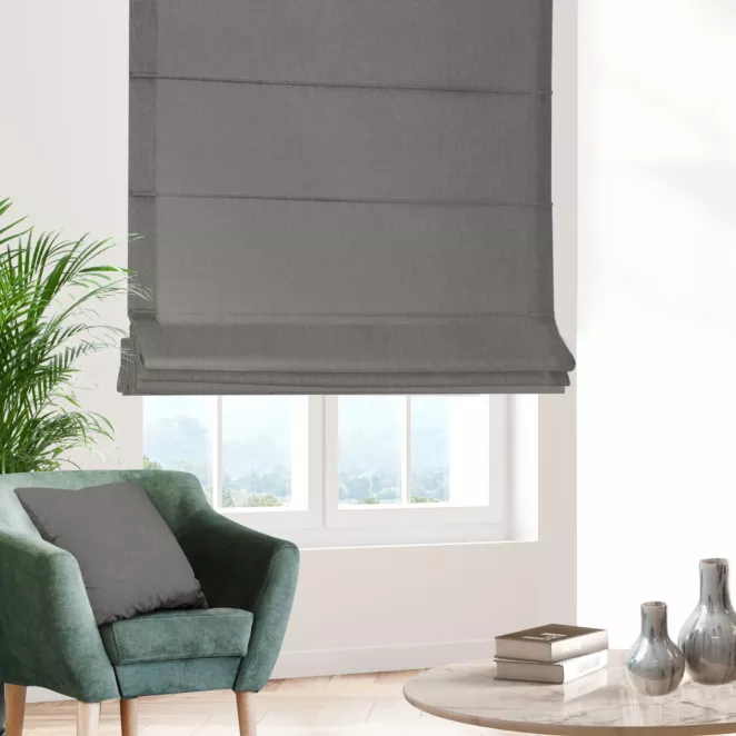 Roleta rzymska szara z gładkiej zaciemniającej tkaniny typu dimout