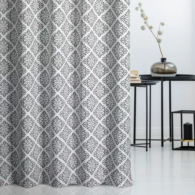 Zasłona szyta na taśmie fala biało czarna z miękkiej tkaniny z nadrukiem w małe ornamenty