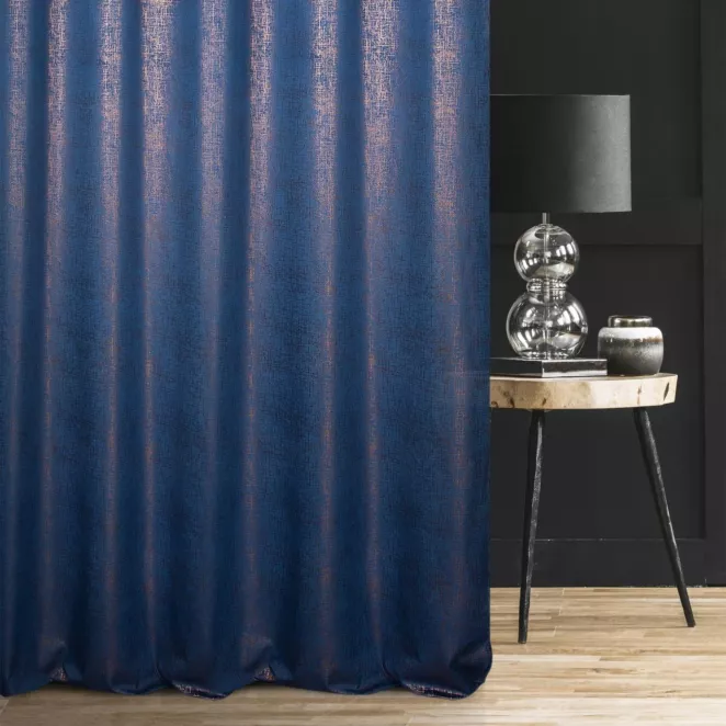 Zasłona szyta na taśmie fala granatowa z miękkiej półmatowej tkaniny welwetowej z metalicznym nadrukiem