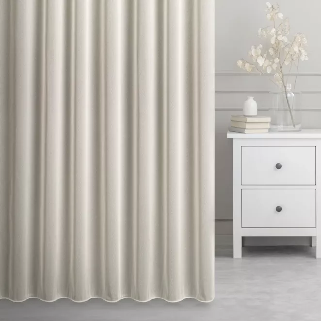 Firana szyta na taśmie fala kremowa o strukturze drobnej siatki, nie wymagająca prasowania