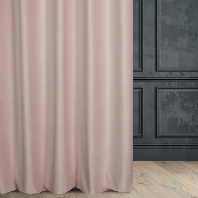Zasłona szyta na flexach jasnoróżowa z miękkiej półmatowej tkaniny welwetowej