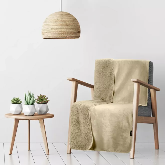 Narzuta, koc na fotel 70x160 cm jasnobeżowa z miękkiego polaru ze strukturą baranka TEDY EUROFIRANY PREMIUM