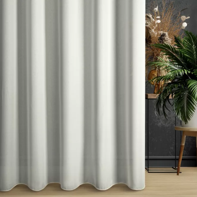 Firana szyta na taśmie fala kremowa z bardzo miękkiej, delikatnej krepy, wykończona obciążnikiem