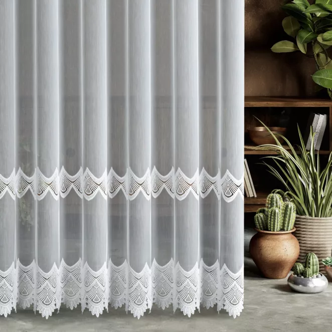 Firana szyta na taśmie fala biała z tkaniny z efektem deszczyku, zdobionej geometryczną aplikacją