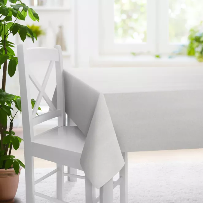 Obrus na wymiar srebrny o naturalnym charakterze, z widocznym, ozdobnym splotem