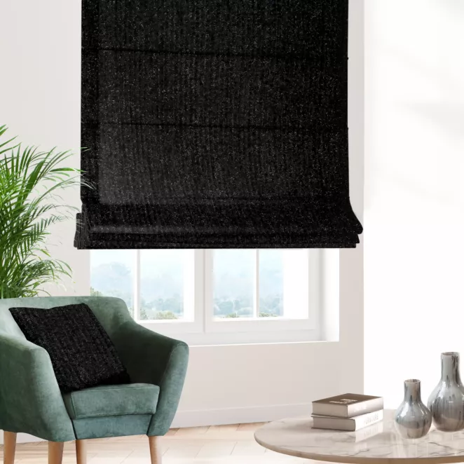 Roleta rzymska czarna z tkaniny z aplikacją i haftem