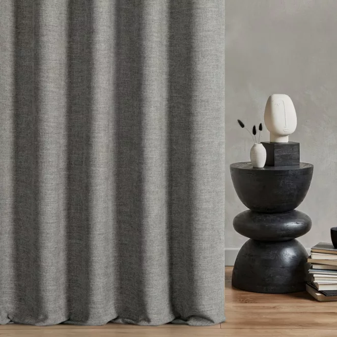 Zasłona szyta na flexach stalowa tkanina o naturalnym charakterze z efektem melanżu
