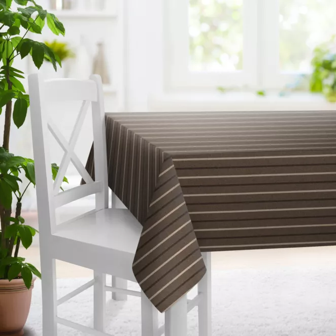 Obrus na wymiar brązowy z tkaniny o jodełkowym splocie z wzorem w pasy