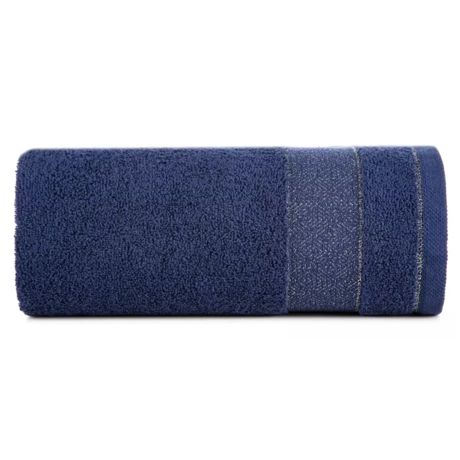 Bawełniany ręcznik NESSY z  ozdobną bordiurą z geometrycznym wzorem z dodatkiem lśniącej nici Eurofirany