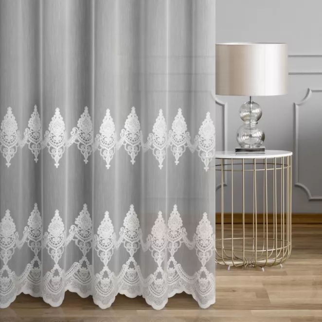 Firana szyta na taśmie fala naturalno kremowa z delikatnej i matowej tkaniny z miękkim, łańcuszkowym haftem