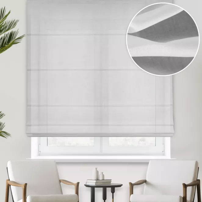 Roleta rzymska biała z matowej etaminy, wykończonej obciążnikiem