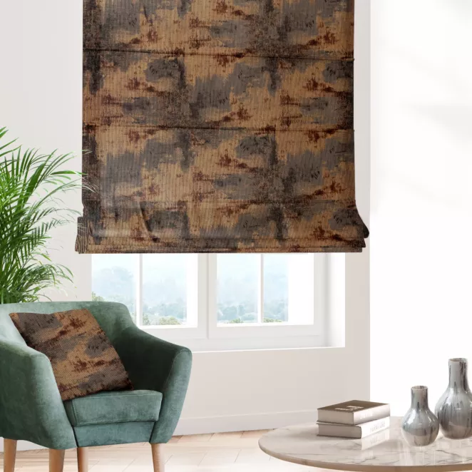 Roleta rzymska złoto grafitowa z miękkiej, welwetowej tkaniny z nieregularnym wzorem i błyszczącym nadrukiem