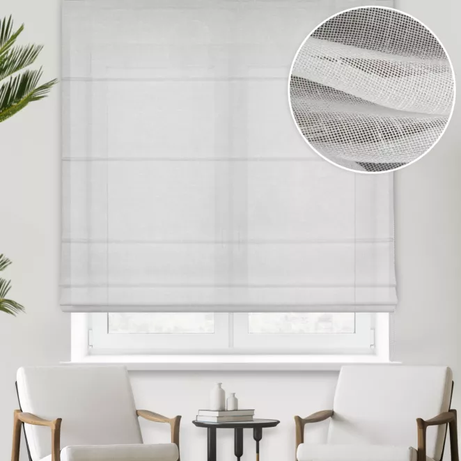 Roleta rzymska biała z matowej etaminy o naturalnym splocie w stylu eko, wykończona obciążnikiem