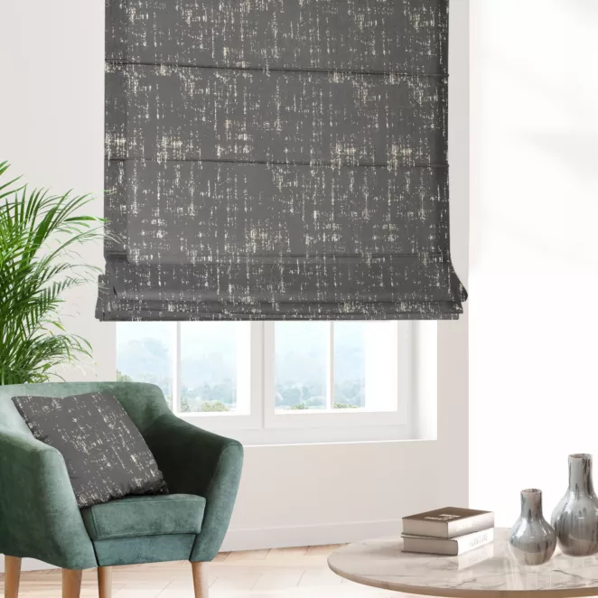 Roleta rzymska grafitowo złocista z miękkiej tkaniny o strukturze weluru z połyskliwym nadrukiem