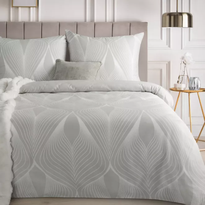 Pościel 220x200 cm komplet 3 częściowy satyna bawełniana kolor jasnoszary, biały zdobiony motywem geometrycznym SPRING 88 Eurofirany