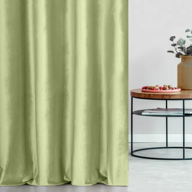 Zasłona szyta na taśmie fala oliwkowa z tkaniny welwetowej w pionowe prążki, wykończona obciążnikiem