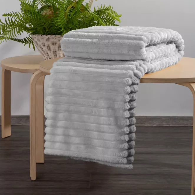 Narzuta na fotel /koc 70x160 cm srebrna z wytłaczanym wzorem i efektem 3D SOFT DESIGN 91 Eurofirany