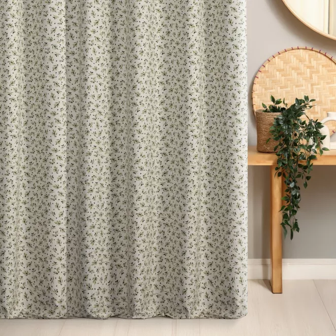 Zasłona szyta na flexach beżowo zielona z tkaniny bawełnianej o naturalnym wyglądzie drukowanej w drobny botaniczny wzór