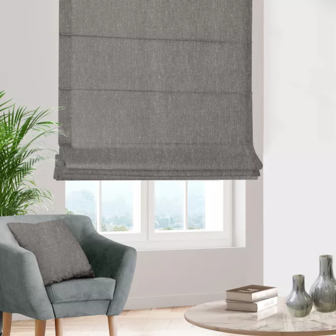 Roleta rzymska popielata z tkaniny melanżowej przetykanej błyszczącą nicią