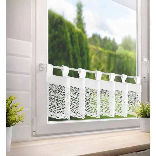 Zazdrostka biała z bawełny zdobiona ażurowym wzorem 150x350cm szelki MADDELINE Eurofirany