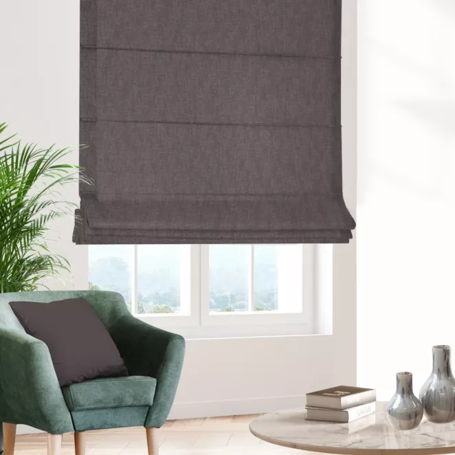 Roleta rzymska grafitowa z tkaniny zaciemniającej typu dimout o naturalnym splocie, z efektem melanżu