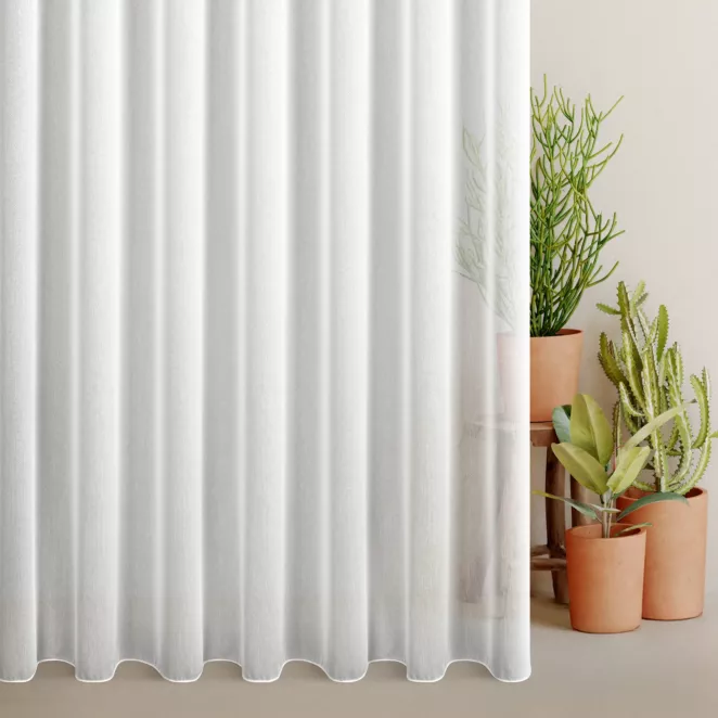 Firana szyta na taśmie fala biała z tkaniny o charakterystycznym wzorze jodełki, wykończona obciążnikiem