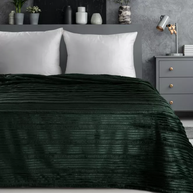 Koc 150x200 cm ciemnozielony, typu flano z wzorem 3D NINA Eurofirany