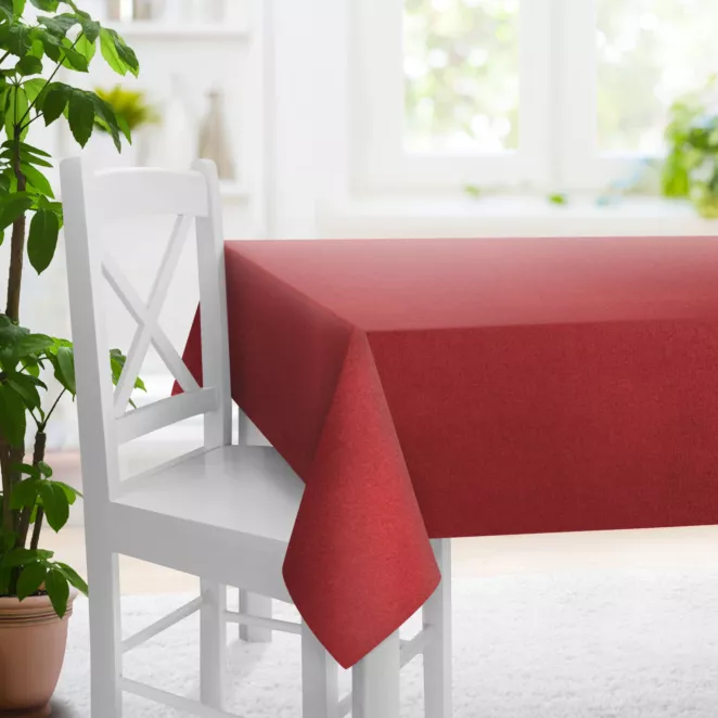 Obrus szyty jasnoczerwony z tkaniny trudnopalnej, zaciemniającej, typu blackout z efektem melanżu