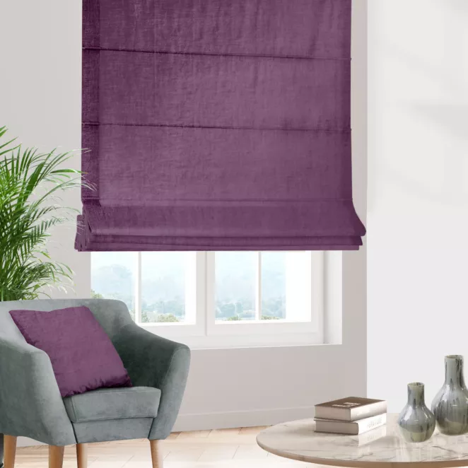 Roleta rzymska SAFARI 1 jasnofioletowa z miękkiej welwetowej tkaniny z połyskiem i poziomym prążkiem