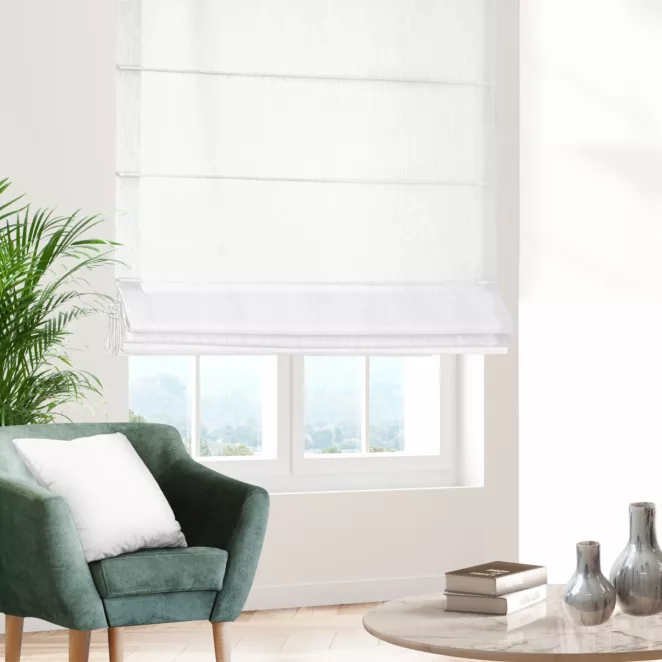 Roleta rzymska naturalno srebrna z gładkiej tkaniny przeplatanej błyszczącą lureksową nicią