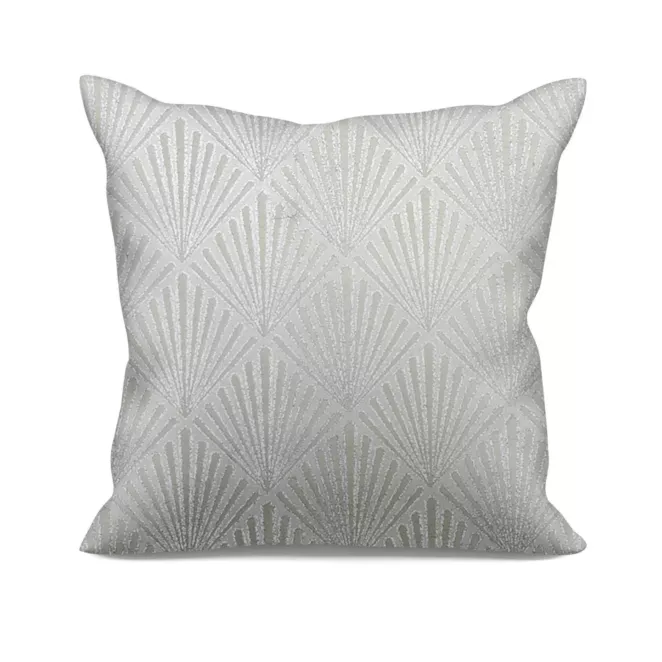 Poszewka szyta jasnokremowa z tkaniny, z geometrycznym wzorem, z dodatkiem połyskującej nici