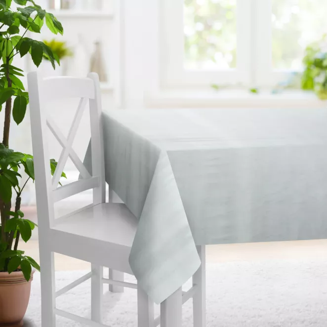 Obrus szyty srebrny z miękkiej półmatowej tkaniny welwetowej