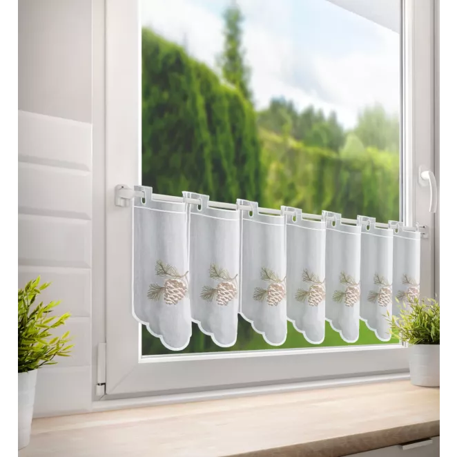 Tkanina firanowa zdobiona świątecznym zimowym haftem Eurofirany