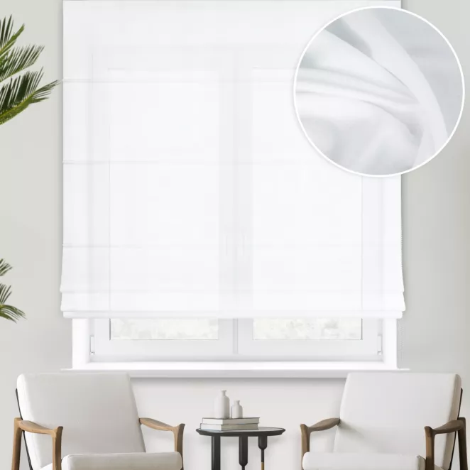 Roleta rzymska biała z delikatnej tkaniny z bambusową nicią, antybakteryjna i ekologiczna.