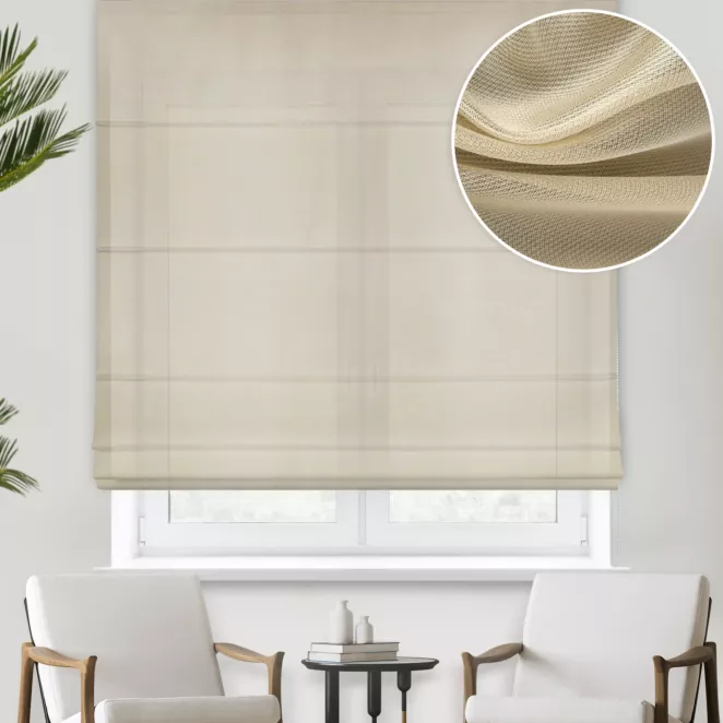 Roleta rzymska beżowa z półprzezroczystej tkaniny o perłowym połysku, wykończonej obciążnikiem
