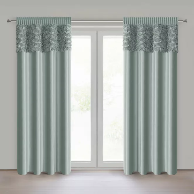Zasłona miętowa z welwetu zdobiona aplikacją 3D róż 140x270 cm taśma - ROSES Eva Minge Eurofirany